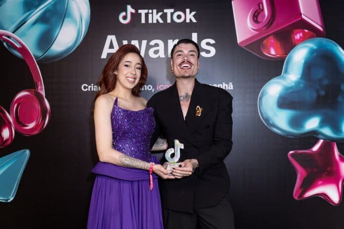 BomTalvão levou o principal troféu da noite, de Criador do Ano (Foto: Divulgação/TikTok)