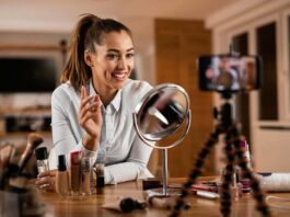 77% dos consumidores confiam em influenciadores digitais em 2025 (Foto: Freepik)