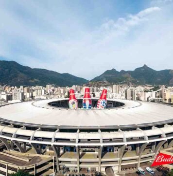 Budweiser transforma Maracanã em ação e entra no Guinness Budweiser realizou ação no Maracanã com balões de 36 metros de altura (Foto: Divulgação)