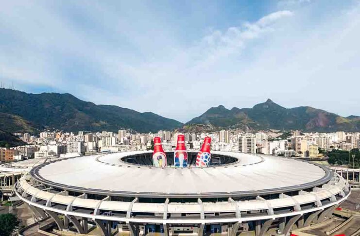 Budweiser realizou ação no Maracanã com balões de 36 metros de altura (Foto: Divulgação)